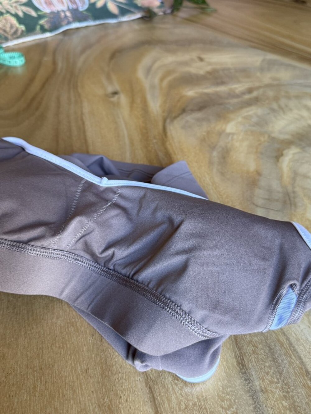 YPB Abercrombie studioFLEX Taupe Legging XS and Tank S 2-Piece Set - Picture 6 of 9